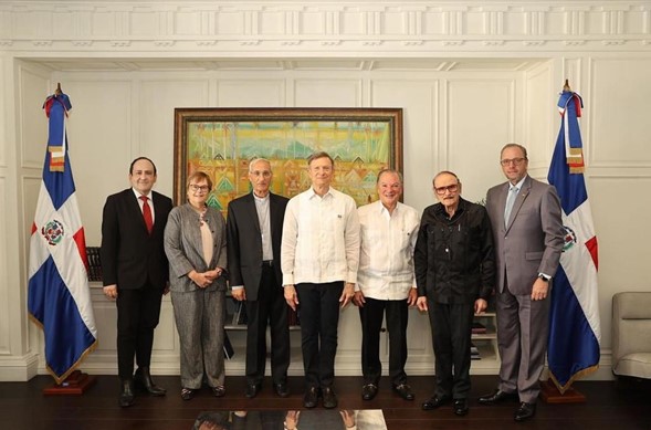 JUNTA DIRECTIVA DEL CUERPO DIPLOMATICO 2022/2023, CON EL MINISTRO DE RELACIONES EXTERIORES DE REPUBLICA DOMINICANA, SU EXCELENCIA ROBERTO ALVAREZ, EN LA CANCILLERIA DOMINICANA, EL 12 DE DICIEMBRE DEL 2022.