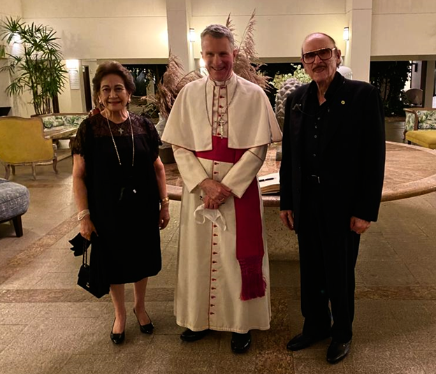 EN SU VISITA SU EXCELENCIA MONSEÑOR TIMOTHY BROGLIO FUE INVITADO A UNA CENA EN SU HONOR POR LA S. E. SRA. LORNA DE LAMA Y SU EXCELENCIA EDUARDO LAMA, EMBAJADOR DE BELICE EN LA REPUBLICA DOMINICANA, EL 8 DE MARZO, 2022.