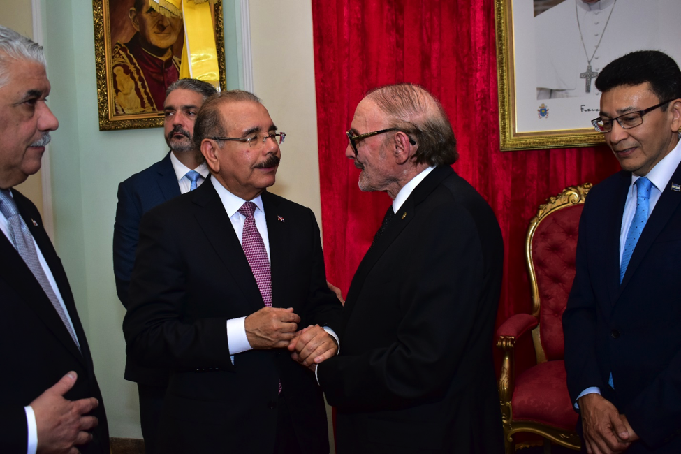 ALMUERZO DEL CUERPO DIPLOMATICO ACREDITADO EN LA REPUBLICA DOMINICANA CON EL EXCELENTISIMO SEÑOR DANILO MEDINA, PRESIDENTE DE LA REPUBLICA DOMINICANA, EN LA NUNCIATURA APOSTOLICA.