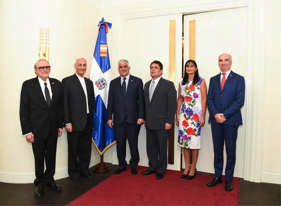 REUNION DEL CONSEJO DIRECTIVA DEL CUERPO DIPLOMATICO CON EL MINISTRO DE RELACIONES EXTERIORES DE LA REPUBLICA DOMINICANA, S. E. MIGUEL VARGAS, EN LA CANCILLERIA DOMINICANA.